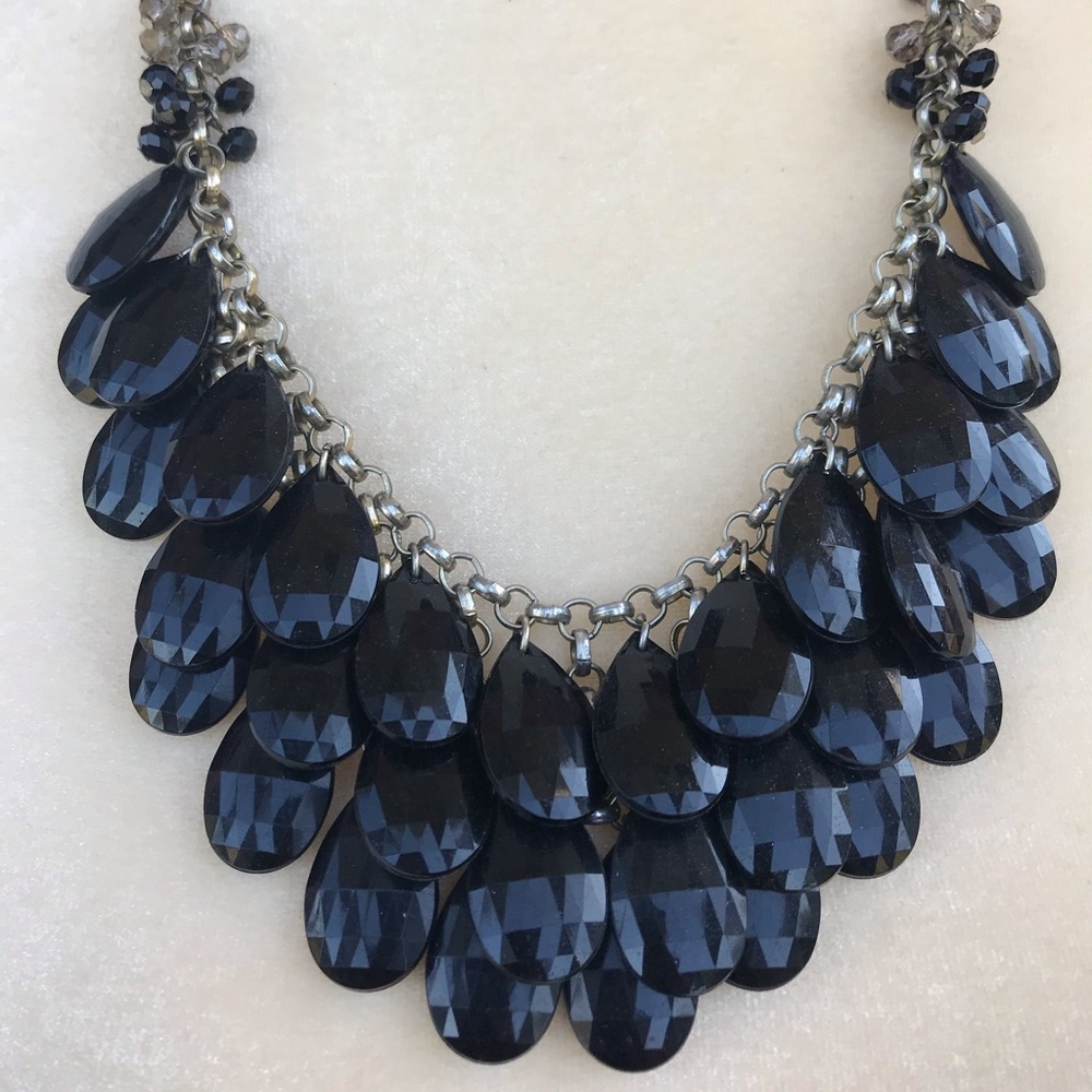 Women’s Black Faux Teardrop Stone Necklace - Picture 4 of 5